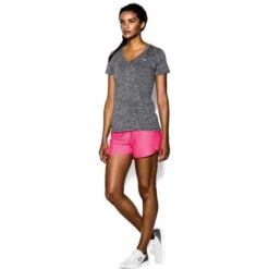 UNDER ARMOUR Women's Tech Twist V-Neck Tee 7 UNDER ARMOUR Women's Tech Twist V-Neck Tee -Heb Fashion Shop 2009255 030 alt3