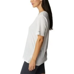 COLUMBIA Women's Bluebird Day Relaxed V-Neck Tee -Heb Fashion Shop 2085706 101 alt2