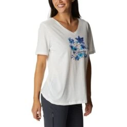 COLUMBIA Women's Bluebird Day Relaxed V-Neck Tee -Heb Fashion Shop 2085706 101 alt3