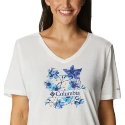 COLUMBIA Women's Bluebird Day Relaxed V-Neck Tee -Heb Fashion Shop 2085706 101 alt4